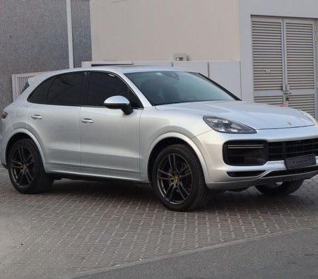 Silver Porsche Cayenne 2019