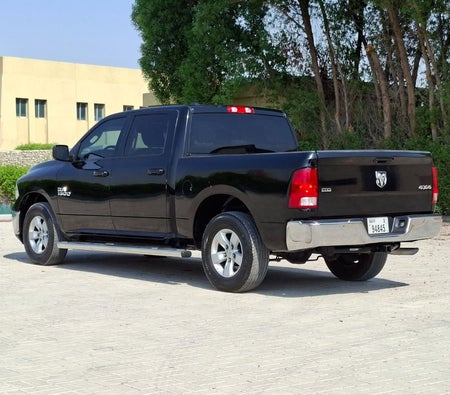 Siyah Ram 1500 2021