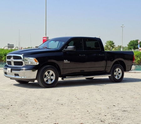 Siyah Ram 1500 2021