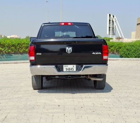 Siyah Ram 1500 2021