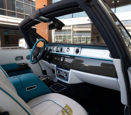 Rolls Royce Phantom  2017, photo 3 of 4