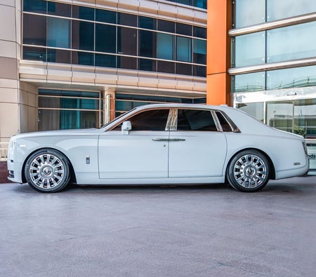 Rolls Royce Phantom  2022, photo 3 of 4