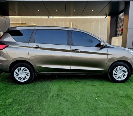 Серый Suzuki Ertiga 2024 год Серый Suzuki Ertiga 2024 год