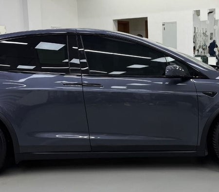 Серый Tesla Model X 2023 год Серый Tesla Model X 2023 год