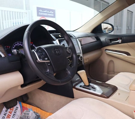 White Toyota Aurion 2014
