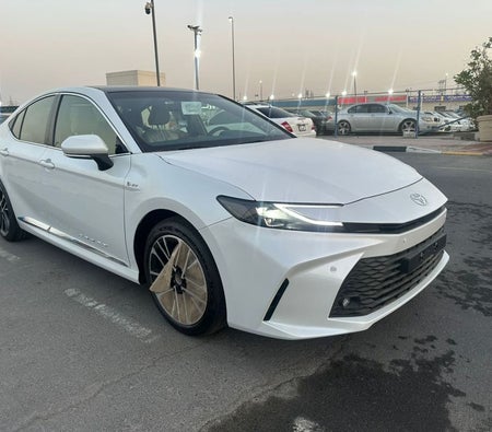 Toyota Camry 2025, photo 2 of 4