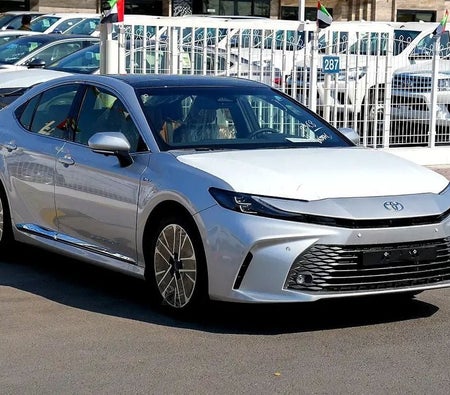 Toyota Camry 2025, photo 2 of 4
