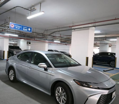 Toyota Camry 2025, photo 2 of 4