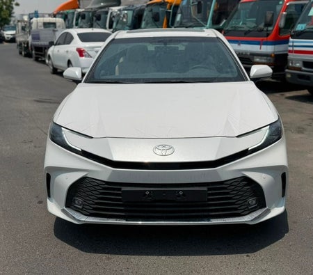 Toyota Camry 2026, photo 2 of 4