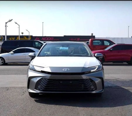 Toyota Camry 2026, photo 2 of 4