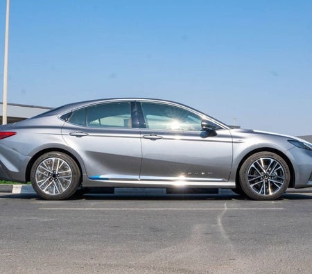 Toyota Camry 2026, photo 2 of 4