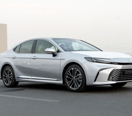 Toyota Camry 2026, photo 1 of 4