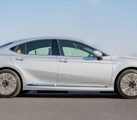 Toyota Camry 2026, photo 2 of 4