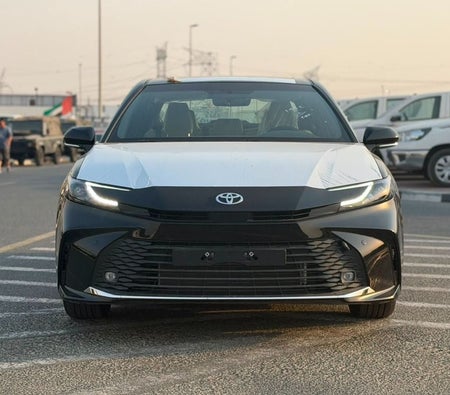 Toyota Camry 2026, photo 2 of 4