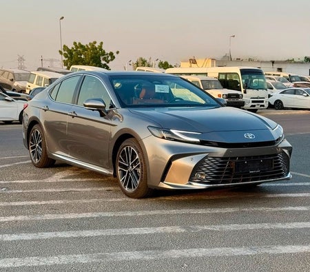 Toyota Camry 2026, photo 2 of 4