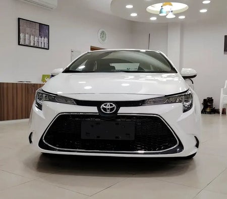 白色的 丰田 花冠 2022