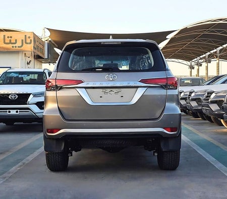 Bronze Toyota Fortuner 2024 Bronze Toyota Fortuner 2024