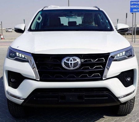 Toyota Fortuner 2025, photo 2 of 4