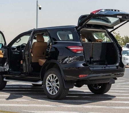 Toyota Fortuner 2025, photo 3 of 4