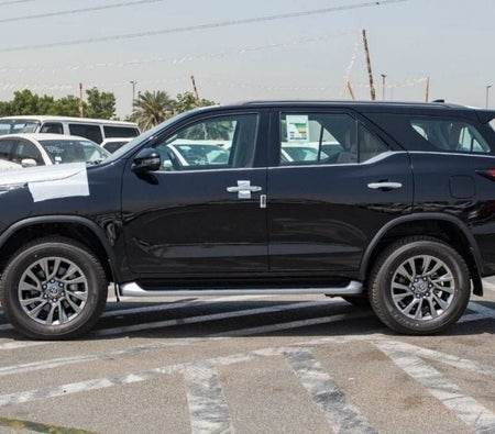 Toyota Fortuner 2025, photo 2 of 4