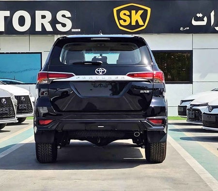 Черный Toyota Fortuner 2025 год Черный Toyota Fortuner 2025 год