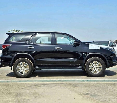Черный Toyota Fortuner 2025 год Черный Toyota Fortuner 2025 год