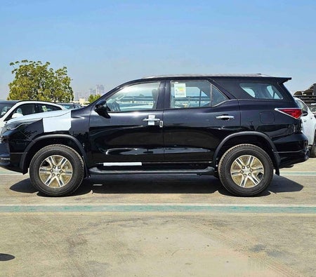 Черный Toyota Fortuner 2025 год Черный Toyota Fortuner 2025 год