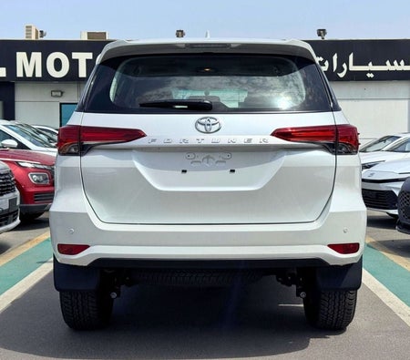Белый Toyota Fortuner 2026 Белый Toyota Fortuner 2026