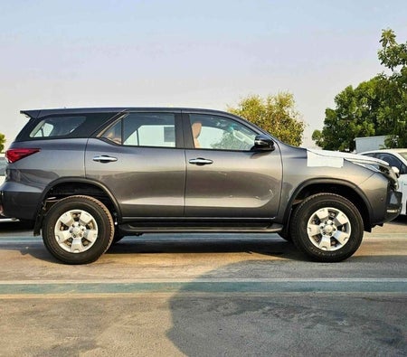 Серый Toyota Fortuner 2026 Серый Toyota Fortuner 2026