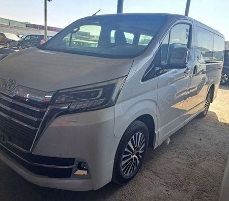 Toyota Granvia 2023, photo 1 of 4