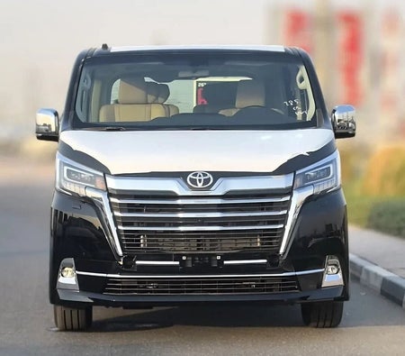 Черный Toyota Granvia 2026 Черный Toyota Granvia 2026