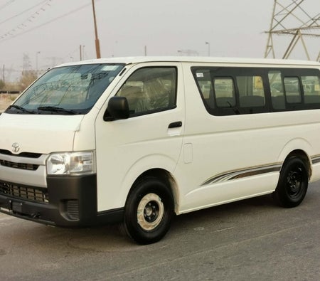 Белый Toyota Hiace 2022 год Белый Toyota Hiace 2022 год