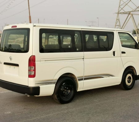 Белый Toyota Hiace 2022 год Белый Toyota Hiace 2022 год