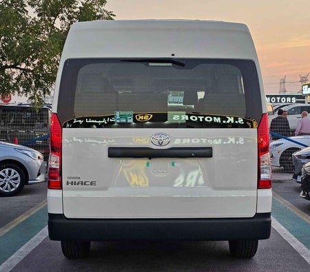 Bianca Toyota Hiace 2025