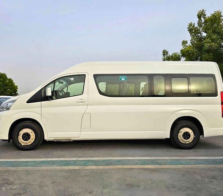 Bianca Toyota Hiace 2026