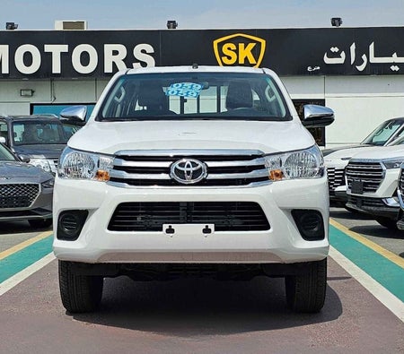 White Toyota Hilux 2024
