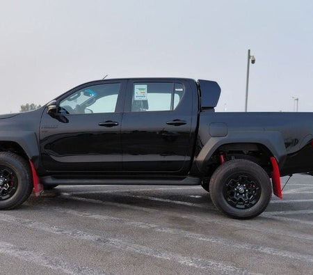 Toyota Hilux 2025, photo 3 of 4