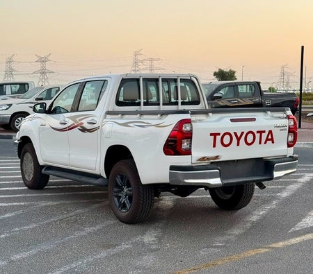 Toyota Hilux 2025, photo 4 of 4