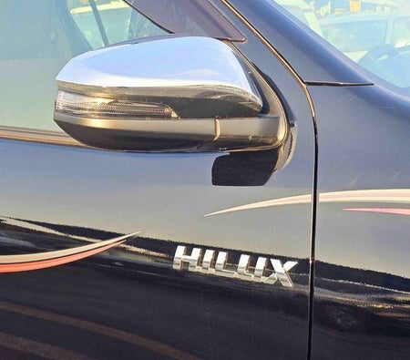 Черный Toyota Hilux 2025 год Черный Toyota Hilux 2025 год