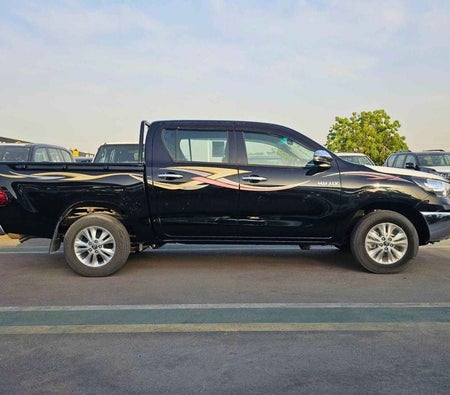 Черный Toyota Hilux 2025 год Черный Toyota Hilux 2025 год