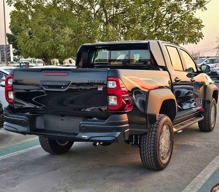 Black Toyota Hilux 2025