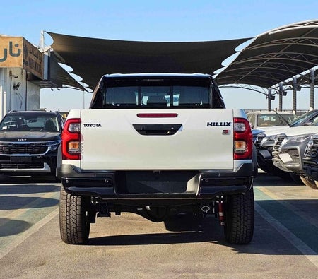 White Toyota Hilux 2025