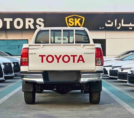 White Toyota Hilux 2025