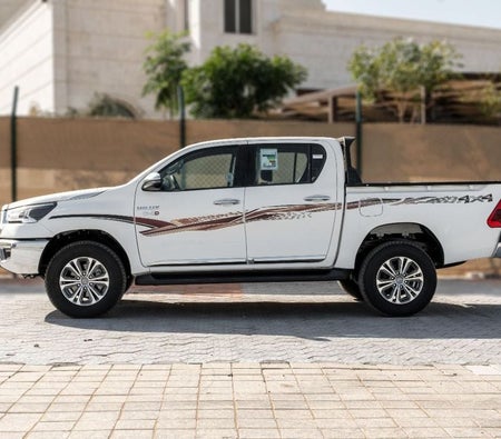 Toyota Hilux 2026, photo 3 of 4