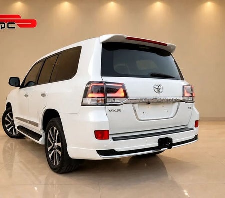 White Toyota Land Cruiser 2014