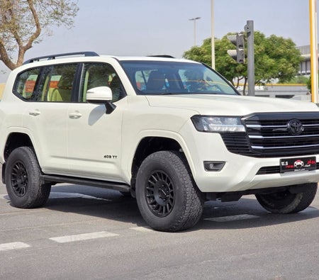 Белый Toyota Land Cruiser 2024 год Белый Toyota Land Cruiser 2024 год