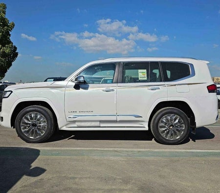 Белый Toyota Land Cruiser 2024 год Белый Toyota Land Cruiser 2024 год