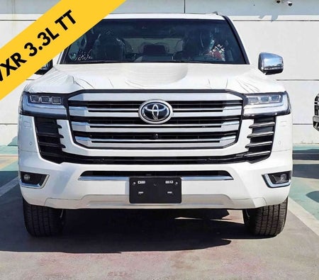 Белый Toyota Land Cruiser 2024 год Белый Toyota Land Cruiser 2024 год