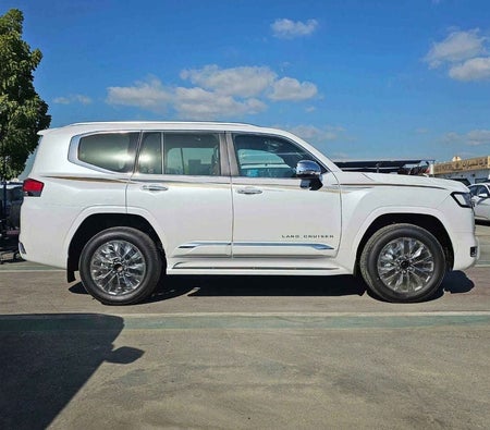 Белый Toyota Land Cruiser 2024 год Белый Toyota Land Cruiser 2024 год