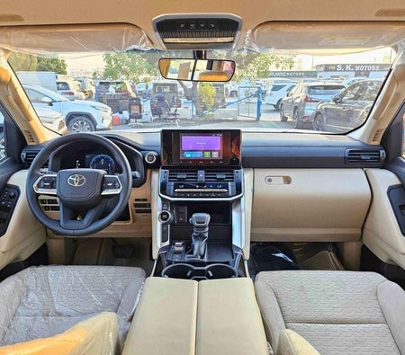Bianca Toyota Land Cruiser 2025